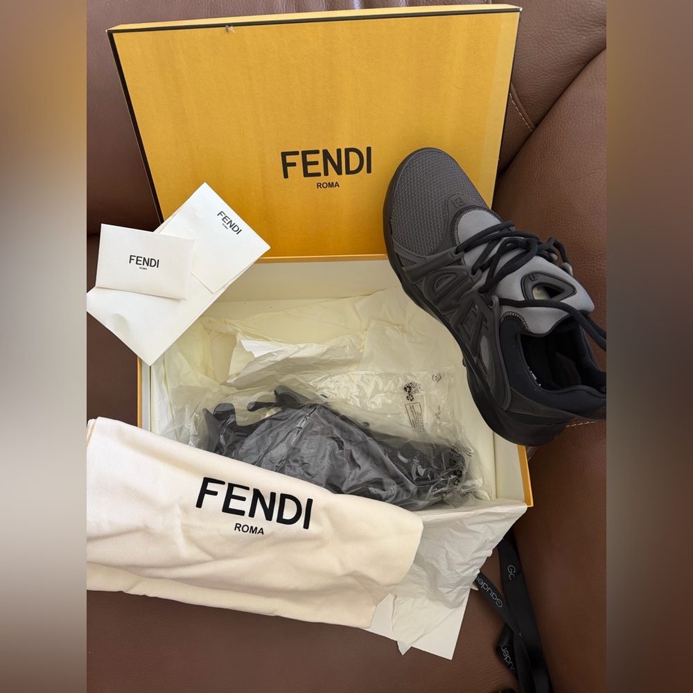 Fendi Men's Gray and Black Runner Sneaker